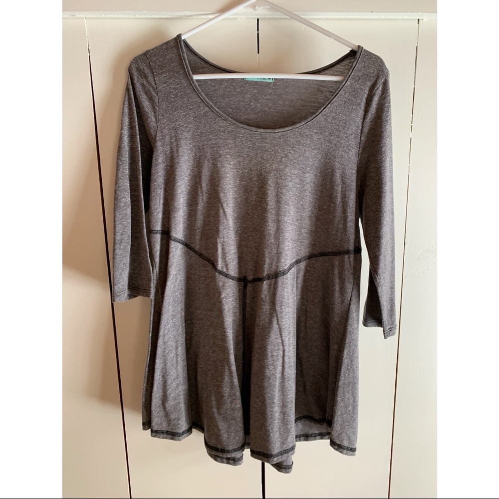 3/4 sleeve gray top